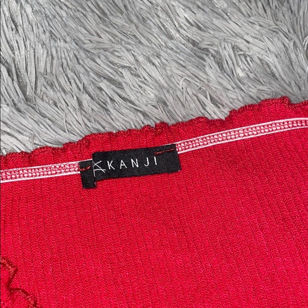 Red top - Picture 3 of 4